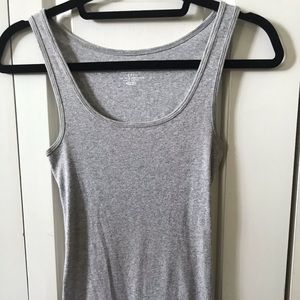 2 old navy perfect fit tanks
